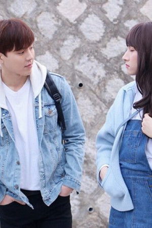 네 손톱 끝에 빛이 남아 있어