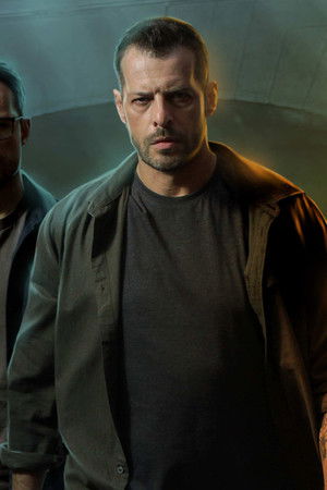 Человек из дома напротив