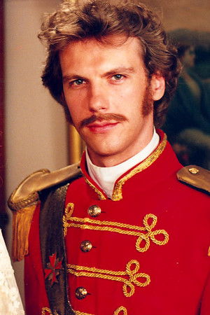 Και Εύθυμη και Χήρα