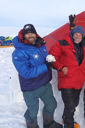 På tykk is - med drager over Grønland