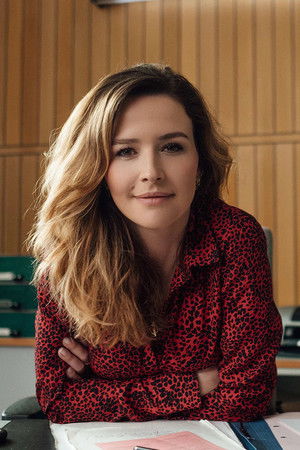 Frau Jordan stellt gleich