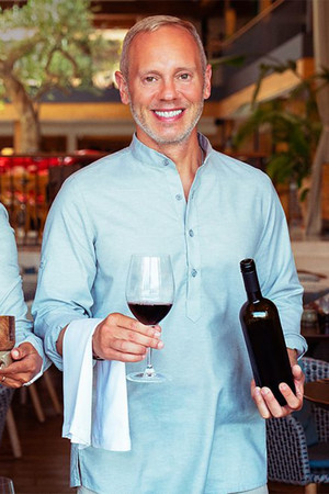 Amazing Hotels: Life Beyond the Lobby