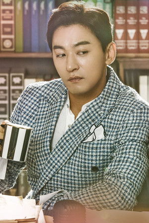 캐리어를 끄는 여자