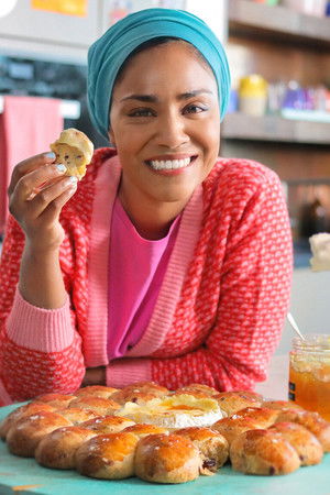 Nadiya Bakes