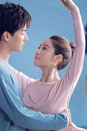 踮起脚尖靠近你