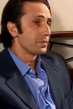 Κάτι τρέχει με τους δίπλα