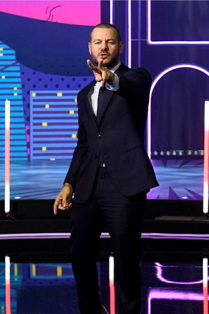 Stasera c’è Cattelan su Raidue