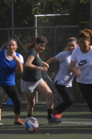 Από αγκάθι ρόδο: Σέντρα