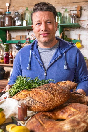 Jamie: Keep Cooking Family Favourites