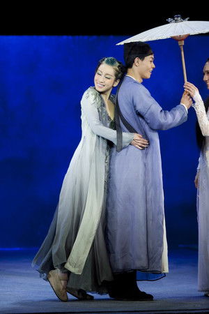 青蛇（2013年田沁鑫执导舞台剧）