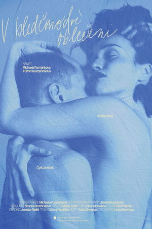 V bleděmodré oblečeni