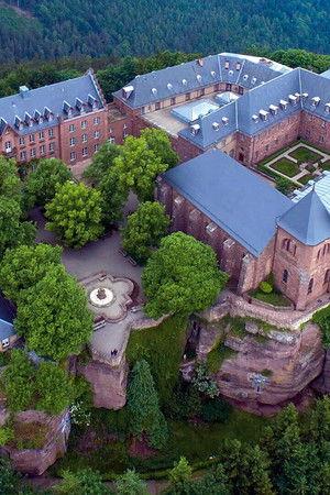 Monastères d'Europe : Les Témoins de l'invisible