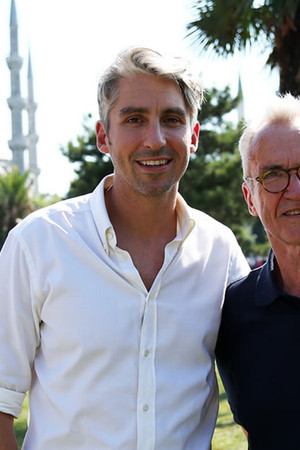 Larry ve George Türkiye'de