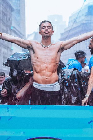 Birlikte: Art Arda Üç Kez Zirvede