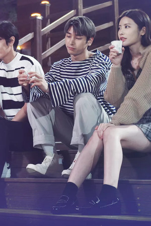 러브 인 블랙홀