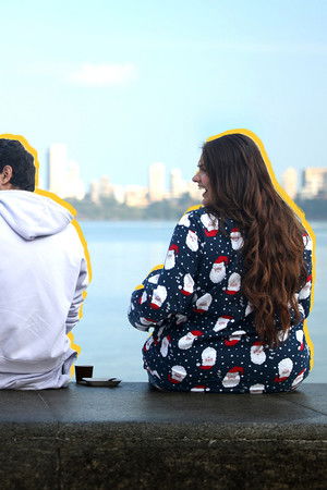 रात जवान है