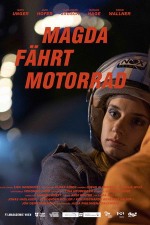 Magda fährt Motorrad