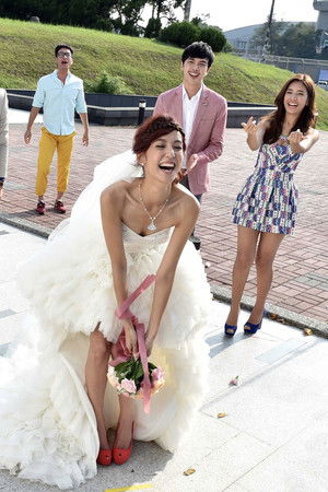 俏摩女搶頭婚 (俏摩女抢头婚) / Chiao Mo Nu Chiang Tou Hun