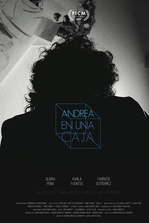 Andrea en una caja
