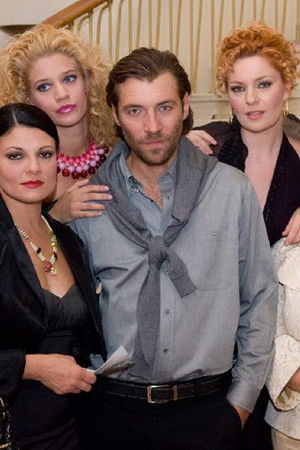 Ποιος μας πιάνει!