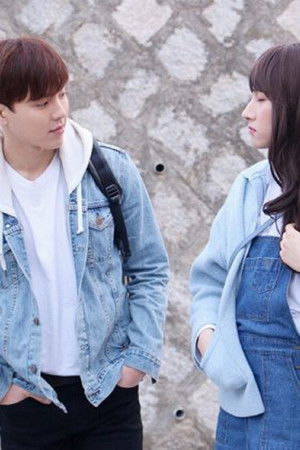 네 손톱 끝에 빛이 남아 있어