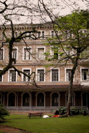 Between Walls Between Walls