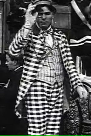 Totò entusiasta della nuova moda Totò entusiasta della nuova moda