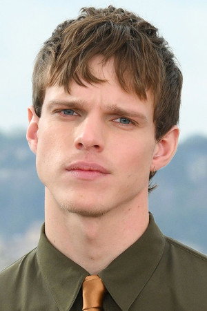 profile photo actor: Finn Bennett
