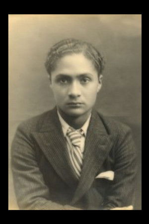 Leoncio Bueno. Entre el fusil y las rosas Leoncio Bueno. Entre el fusil y las rosas