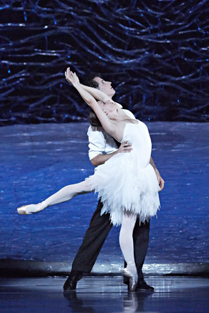 Graeme Murphy's Swan Lake