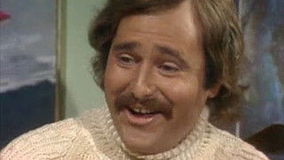 Gloria Suspects Mike