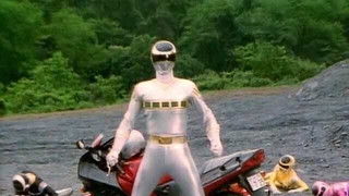 Running Alone! A Silvery New Face