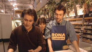 Au poste de police - À la quincaillerie - À Pâques