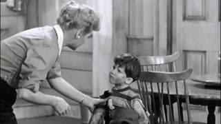 Lucy Gets Chummy With the Neighbors