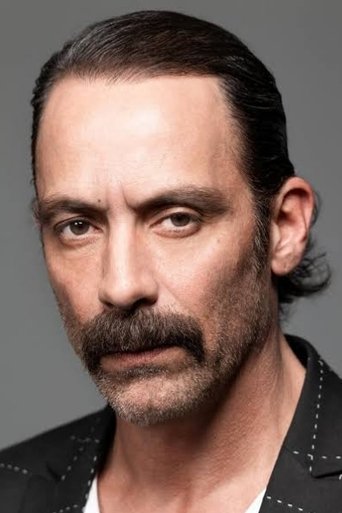 Actor Miguel Islas