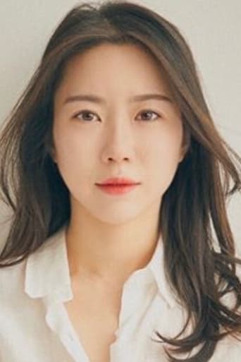 Actor Lee Si-young