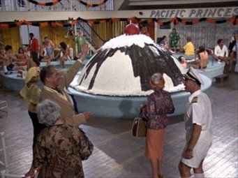 Ship of Ghouls episode still image