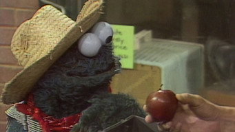 Cookie Monster’s Cousin Apple Monster Visits (0584) episode still image