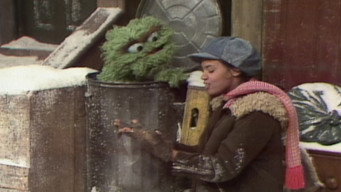 Maria Borrows Oscar's Gloves (0599) episode still image