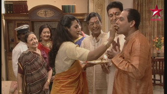 Payal Spies on Mihir, Mandira