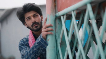 Murli arrives with his family to meet Ganga