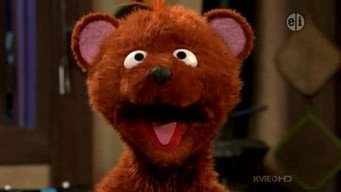 Baby Bear's New Baby Sitter episode still image