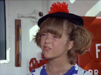 The Mallory Quest/The Offer/Julie, the Vamp (1) episode still image