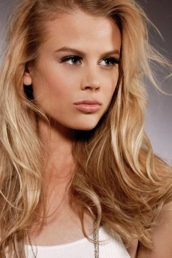 Jessica Just headshot