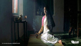 Still 1 from Kannezhuthi Pottum Thottu