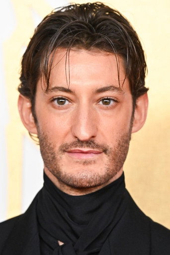 Pierre Niney Foto 2