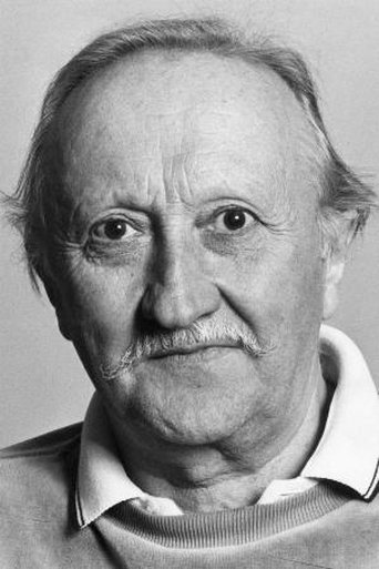 Henry Ottenby headshot