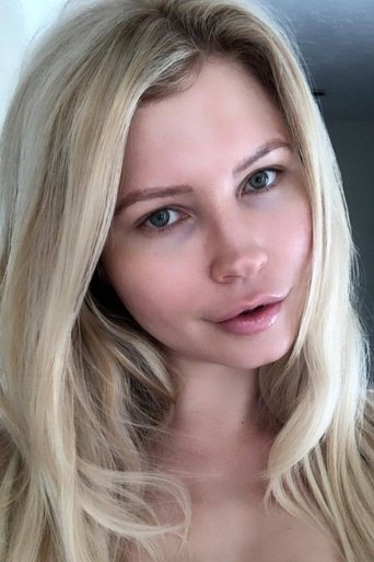 Carrie Minter headshot