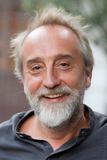 Gonzalo de Castro headshot