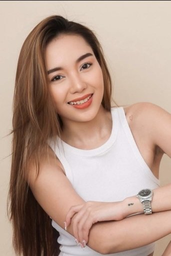 Paula Santos headshot
